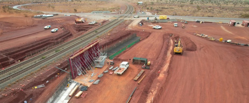 Munjina Road bridge over the Roy Hill rail line