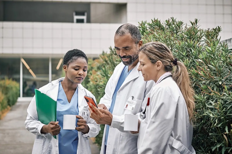 Clinical team in discussion, imagery from the Resonance Health website